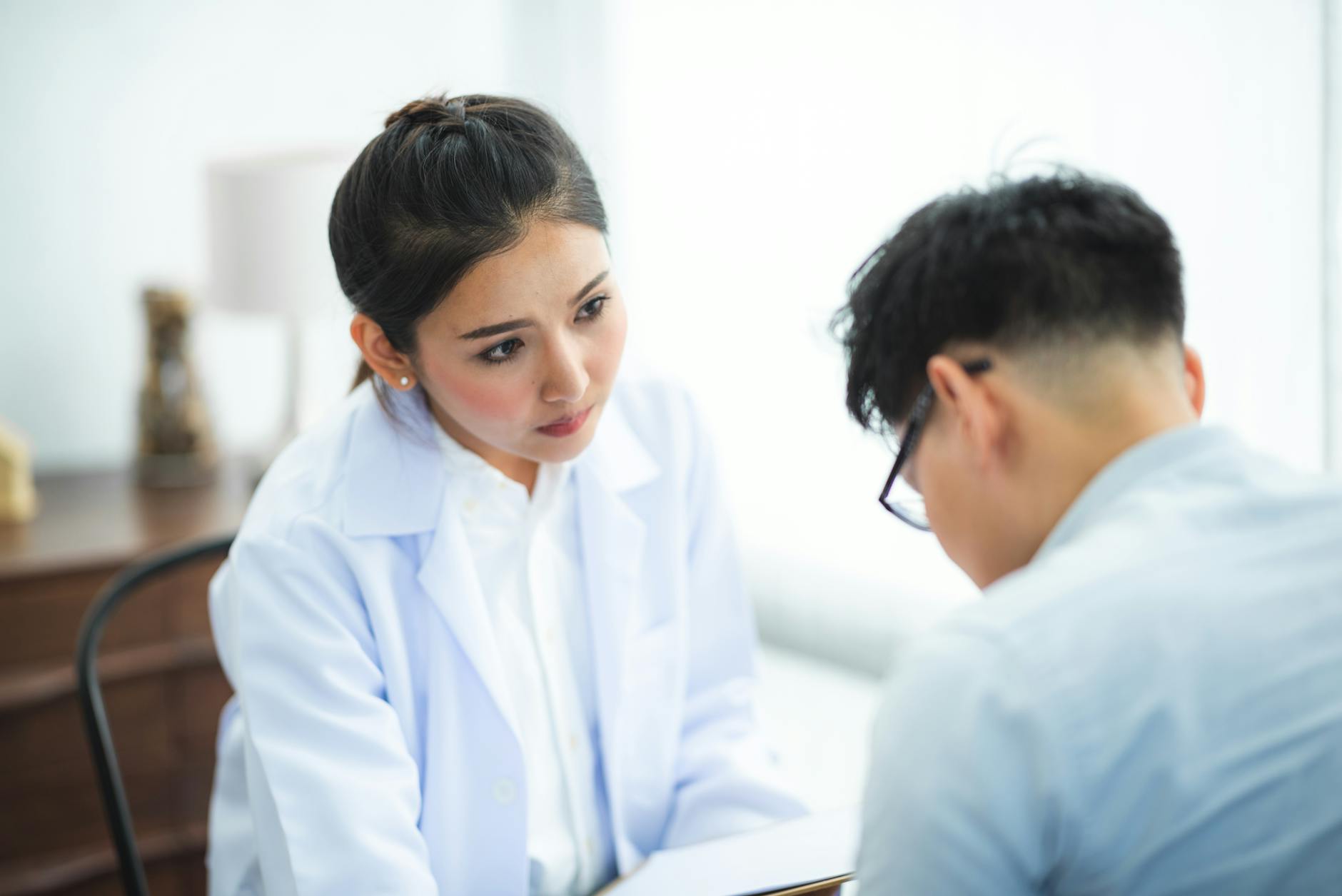 A doctor and international patient having a transparent, reassuring consultation in a modern clinic setting
